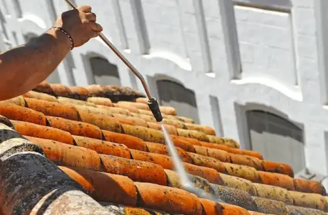 Nettoyage de toitures - Redessan